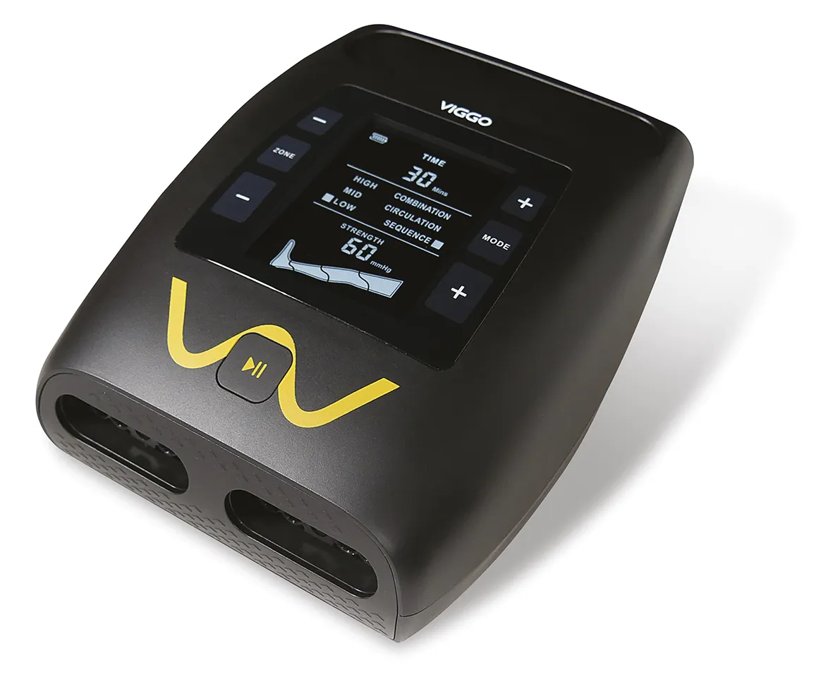 Unità di controllo portatile per pressoterapia Wepere VIGGO con vista di trequarti, display digitale acceso a 60 mmHg e ingressi per i tubi dell'aria.
