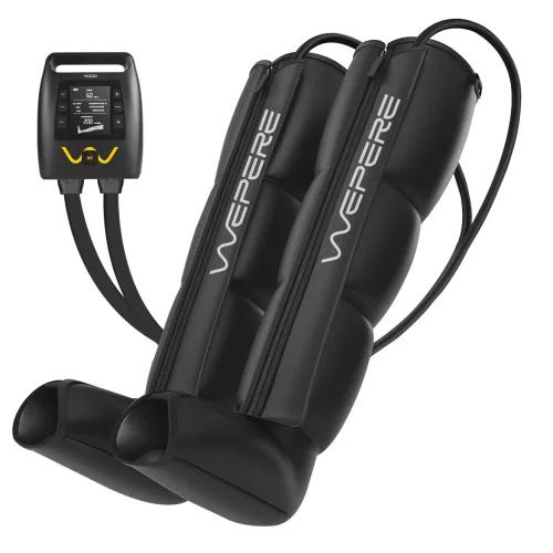 Kit completo di pressoterapia Wepere VIGGO composto da coppia di gambali neri a 4 camere di compressione e unita di controllo digitale su sfondo bianco.