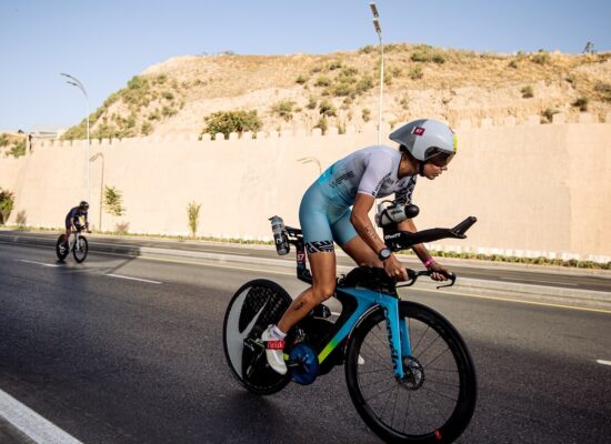 La triatleta Lilli Gelmini ambassador WEPERE in sella alla bici da crono al Challenge Samarkand